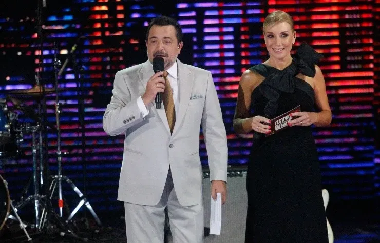 Leo Caprile ha animado importantes festivales y programas de televisión y de radio. Al mismo tiempo, es hincha de Colo Colo. | Foto: Agencia Uno.