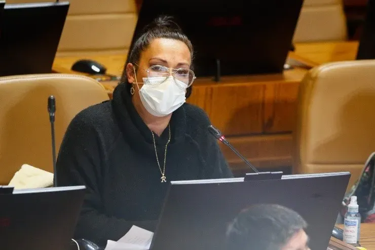 La actual diputada por el Distrito 14 es también una hincha activa de Colo Colo. | Foto: Agencia Uno.