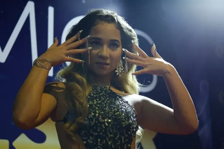 Trinidad Riveros, o Princesa Alba, es hincha de Colo Colo, incluso su nombre artístico también hace mención a su fanatismo por los albos. | Foto: Agencia Uno.