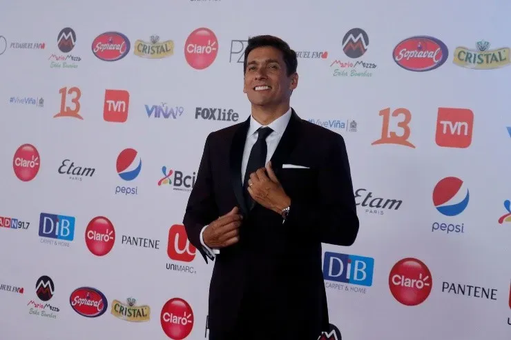 Rafael Araneda, quien también fuera animador del Festival de Viña del Mar, es hincha de Colo Colo. | Foto: Agencia Uno.