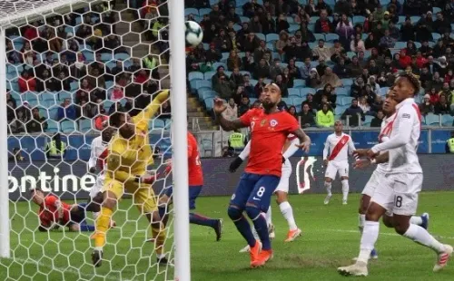 Chile y Perú se enfrentaron por última vez en la semifinal de Copa América 2019, donde la Roja cayó por 0-3. Foto: Agencia Uno