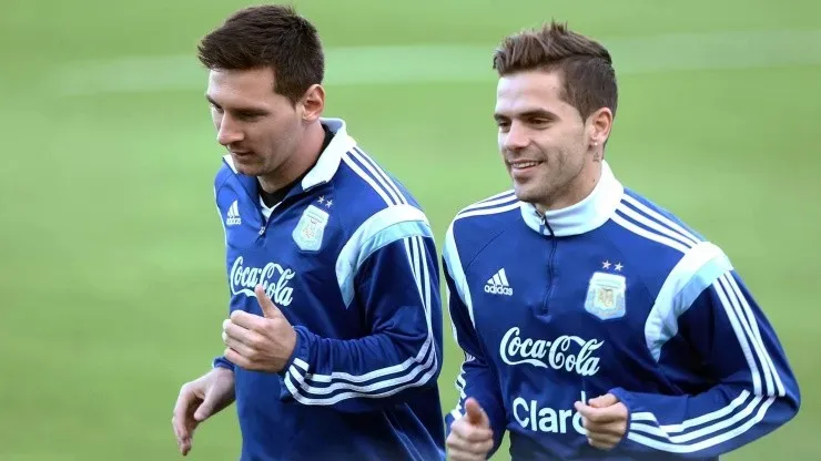 Fernando Gago con Lionel Messi en la selección argentina