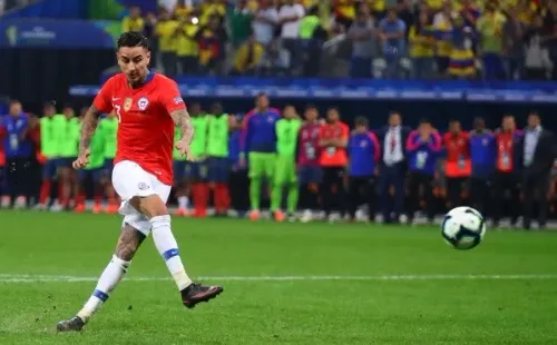 Pulgar puede enfrentar una multa de la Fiorentina cuando regrese a Italia.