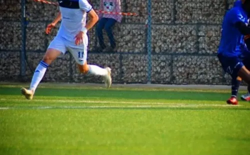 Pérez mide 1,81 y tiene un gran remate de distancia.