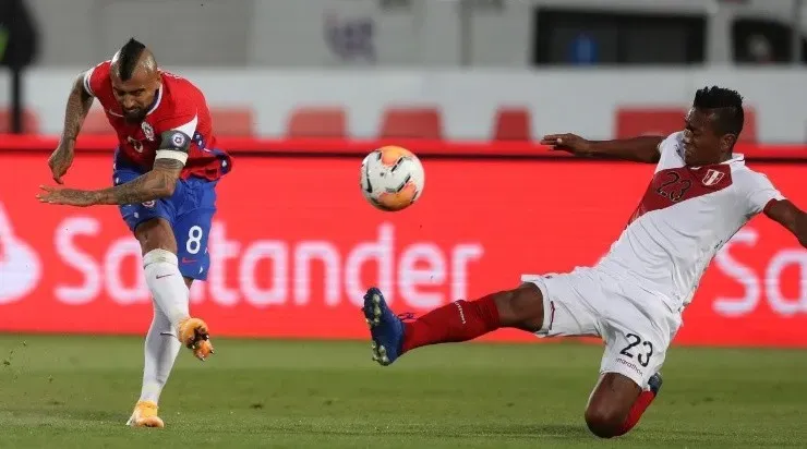 El golazo de Vidal abrió la victoria de Chile sobre Perú. Foto: Getty Images.