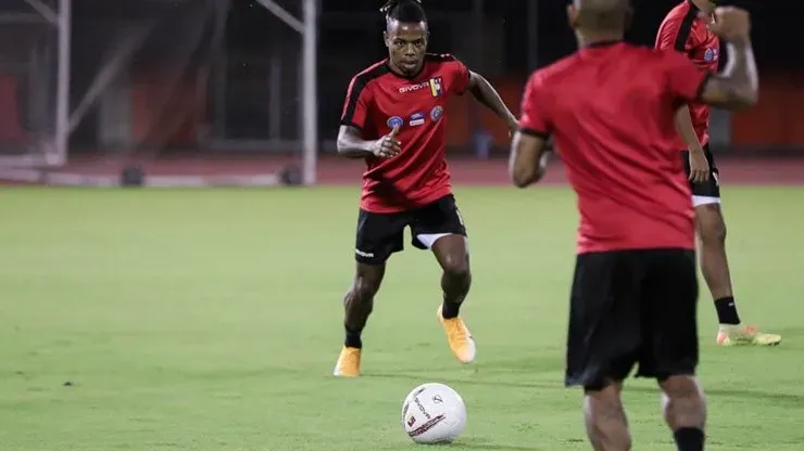 Venezuela entrena para enfrentar a Chile