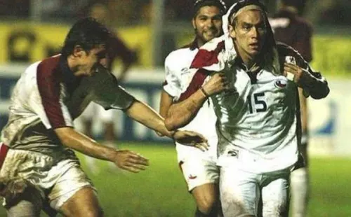 Mauricio Pinilla se sacó el short para celebrar su gol ante Venezuela