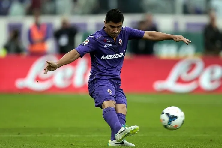 David Pizarro tuvo un paso brilante por Europa, donde -por ejemplo- pasó por la Fiorentina. | Foto: Getty Images.