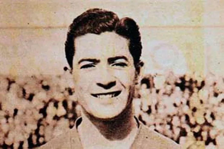 En una época que era muy difícil que un nacional se fuera a Europa, Paco Molina saltó de Universidad Católica aAtlético de Madrid en 1953. | Foto: La Tercera.