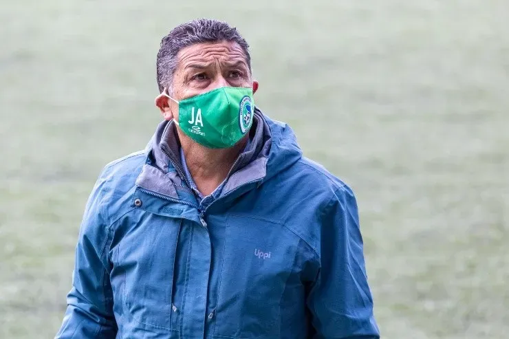 Jorge Mortero Aravena tuvo un paso destacado como jugador por Universidad Católica. Gracias a eso, saltó a Europa. | Foto: Agencia Uno.
