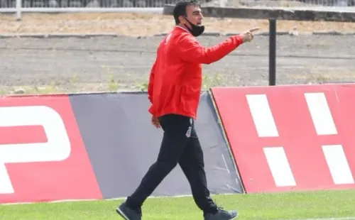 Gustavo Quinteros expulsado.