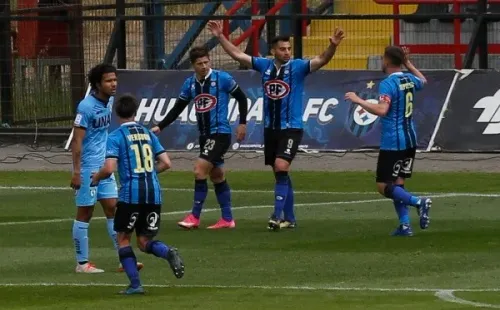 Juan Sánchez Sotelo puso el empate para Huachipato ante Deportes Iquique. Foto: Agencia Uno