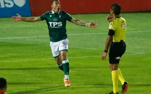 Al Conejo Ubilla le anularon un gol en el Wanderers vs. Unión Española.