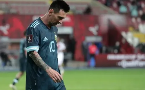 Luego de la fecha de Eliminatorias, Lionel Messi llegó molesto por los problemas en España y su partida a la Premier League suena cada vez más fuerte. (Foto: Getty)