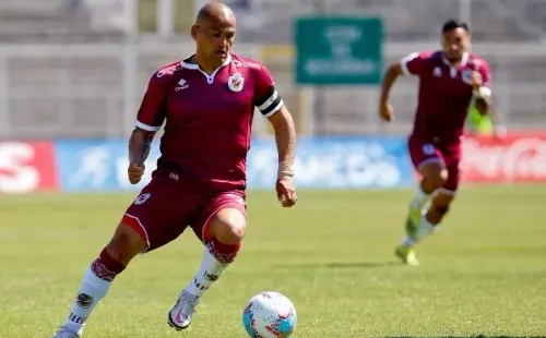 Humberto Suazo anotó un doblete y lideró la victoria de Deportes La Serena ante Palestino. Foto: Agencia Uno