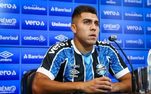 César Pinares y su partida a Gremio ha sido un dolor de cabeza para la UC, que no han podido reemplazarlo. (Foto: Gremio Twitter)