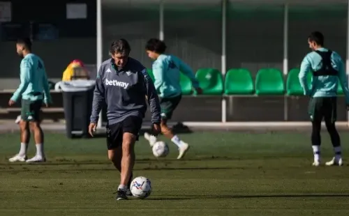 Manuel Pellegrini buscará de visita obtener una nueva victoria en España. (Foto: Getty)