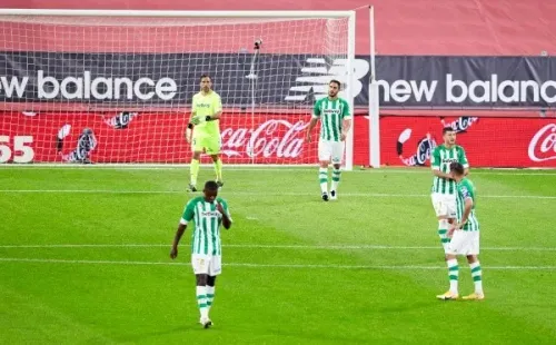 Claudio Bravo sacó varios goles que evitaron un desastre mayor del Betis ante el Athletic Club. Foto: Getty Images