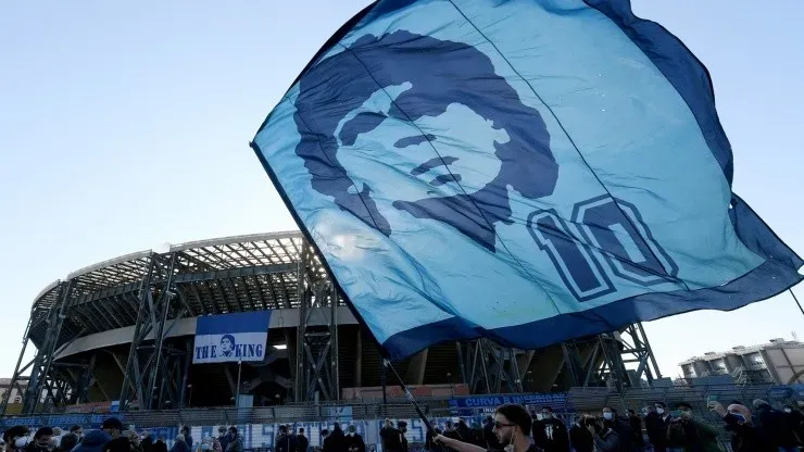 Hinchas del Napoli homenajean a Diego Maradona