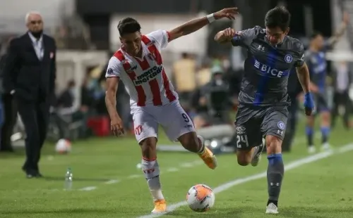 River Plate ahogó a la UC en el segundo tiempo, pero un penal de Aued le terminó dando el triunfo a los cruzados. Foto: Conmebol