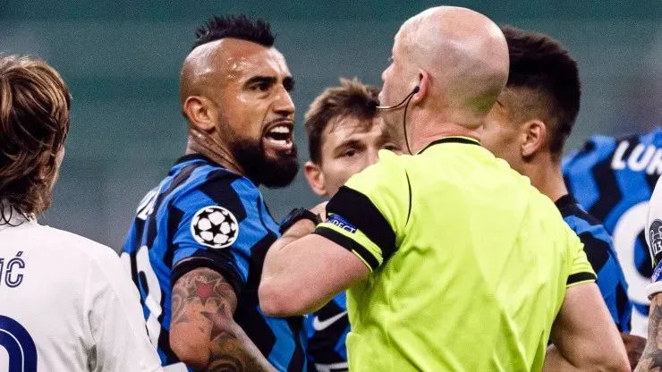 Arturo Vidal expulsado en Champions League