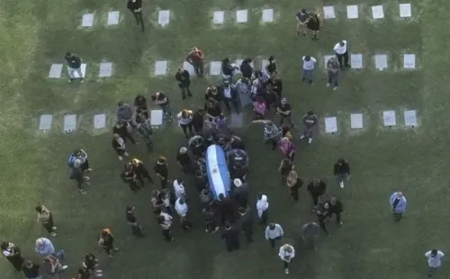 Diego fue sepultado en una ceremonia privada a las 20:00 del jueves.