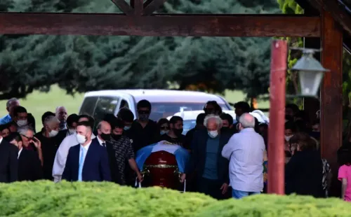 El Diego fue enterrado alrededor de las 20:00 horas del jueves.