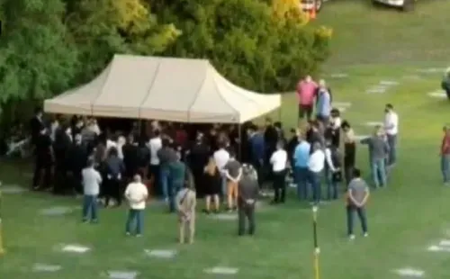 Los restos de Diego Maradona ya descansan en el cementerio.