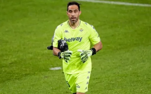 Claudio Bravo es duda para este partido tras molestias físicas en los entrenamientos. (Foto: Getty)