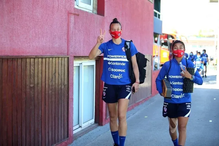 Tiane Endler entrenó con La Roja hoy en Pinto Durán.