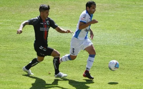 Cristián Rojas anotó un golazo para abrir el marcador ante Palestino. Foto: Agencia Uno