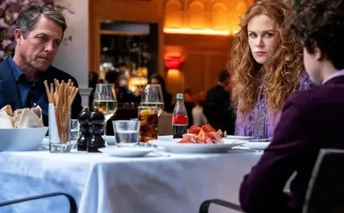Antes de trabajar con Charlie Brooker, el creador de “Black Mirror”, Hugh Grant protagonizó “The Undoing”, de HBO, junto a Nicole Kidman.