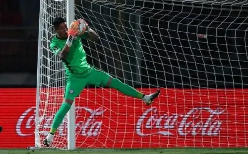 Pese a ser opción en La Roja, Cortés no ha mostrado un nivel óptimo en Colo Colo.