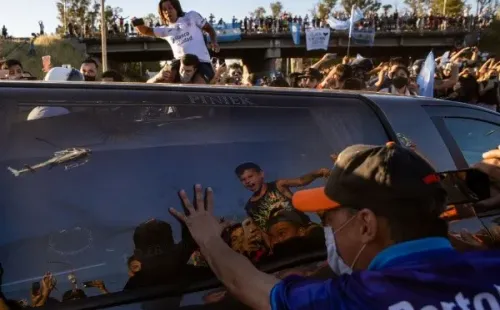 La muerte de Diego Maradona golpeó fuerte al pueblo argentino, que ve partir a su máximo ídolo. Foto: Getty Images