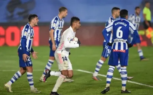 Los merengus sufrieron una dolorosa caída ante el Alavés. Foto: Getty