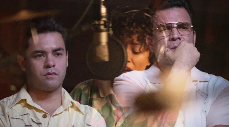 Gabriel Chavarria yRicardo Chavira como el hermano y el padre de Selena, respectivamente.