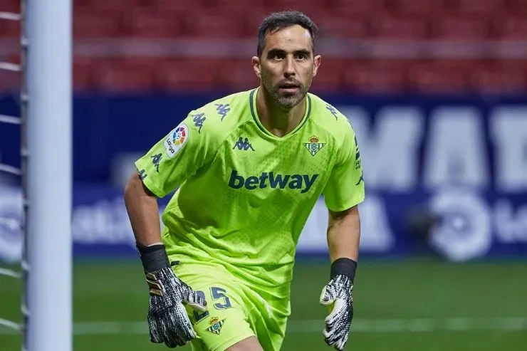 Claudio Bravo no estará presente en el duelo entre el Real Betis y el Osasuna. (Foto: Getty)