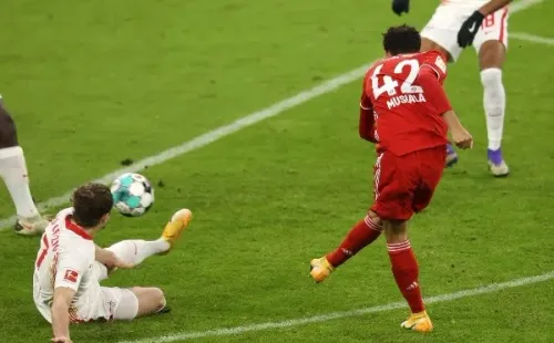 Bayern sufrió para empatar ante los Toros Rojos.