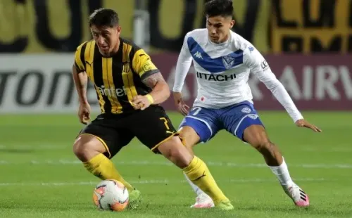 El chileno Pablo Galdames será baja luego de recién volver esta semana a entrenar tras sufrir positivo en Covid. (Foto: Getty)