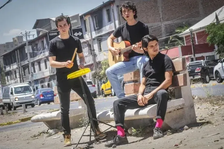 Los Prisioneros