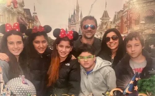 Carmen Gloria Arroyo junto a su familia