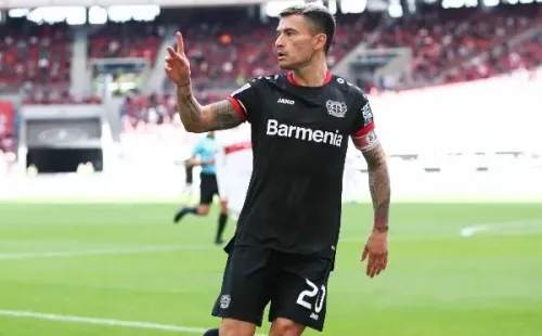 Charles Aránguiz ha estado lesionado gran parte del semestre pero se espera que en febrero pueda vovler al liderar al Leverkusen en Europa League. (Foto: Getty)