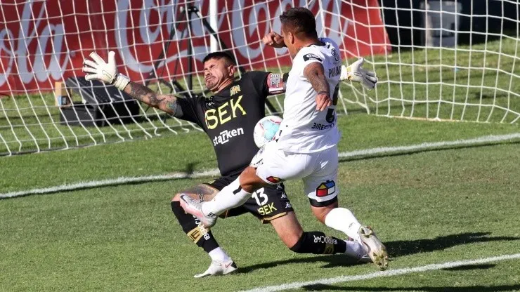Colo Colo lucha por evitar el descenso en el Campeonato Nacional
