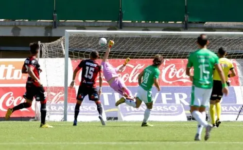 Joaquín Montecinos anotó uno de los golazos del año ante Deportes Antofagasta. Foto: Agencia Uno