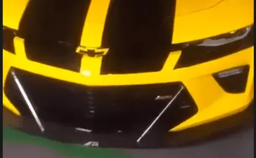 Nano Calderón compartió el momento en que se reencontró con su “Yellow Demon”, en Instagram.