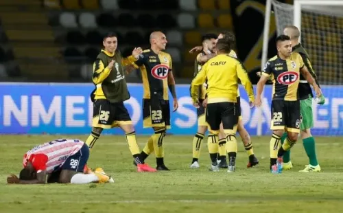 Coquimbo Unido aguantó todo y se llevó la clasificación a costa de Junior. Foto: Agencia Uno