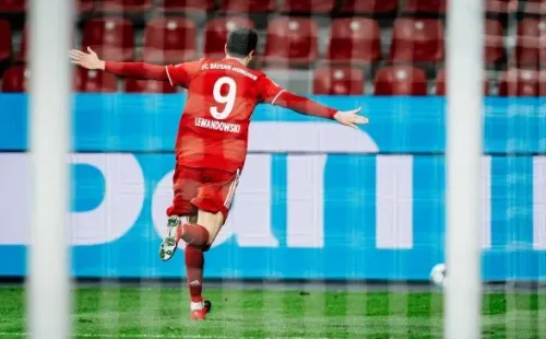 Lewandowski marcó a los 43′ y a los 90+3 en el Bay Arena.