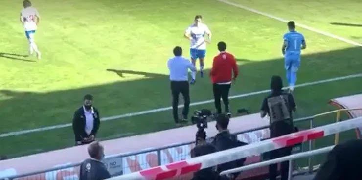 El DT ganó un título nacional y una Supercopa junto a la Católica.