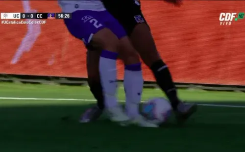 Lanaro intentó detener a Parraguez a los 57′ de juego.