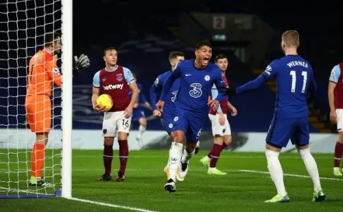 Thiago Silva abrió la ruta del triunfo del Chelsea ante el West Ham. Foto: Getty Images